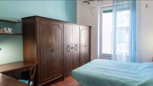 Room in Via Lorenzo il Magnifico, Roma for 110 m² with 3 bedrooms