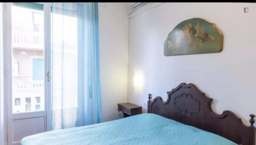 Room in Via Lorenzo il Magnifico, Roma for 110 m² with 3 bedrooms