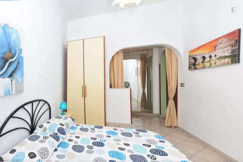 Room in Circonvallazione Cornelia, Roma for 61 m² with 2 bedrooms