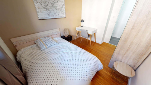 Room in Rue Mayen, Grenoble for 66 m² with 4 bedrooms