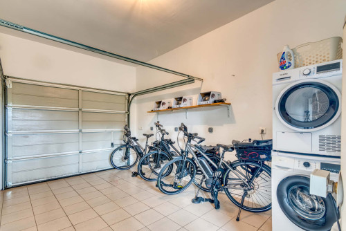 House with a garden 10 minutes from Lyon. Ideal relocation & business stays