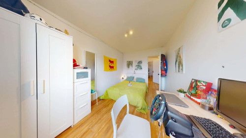 Room in Rue Joliot Curie, Tassin-la-Demi-Lune for 78 m² with 4 bedrooms - Gallery - 16