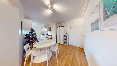 Room in Rue Joliot Curie, Tassin-la-Demi-Lune for 78 m² with 4 bedrooms