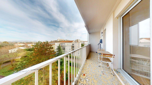 Room in Rue Joliot Curie, Tassin-la-Demi-Lune for 78 m² with 4 bedrooms - Gallery - 8