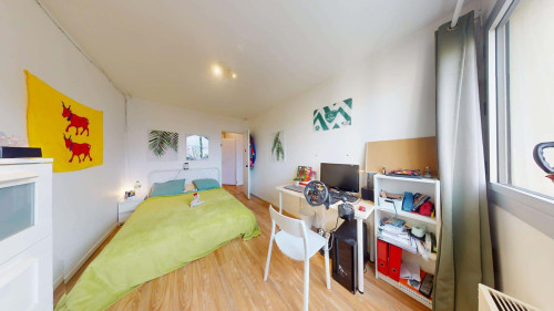 Room in Rue Joliot Curie, Tassin-la-Demi-Lune for 78 m² with 4 bedrooms - Gallery - 18