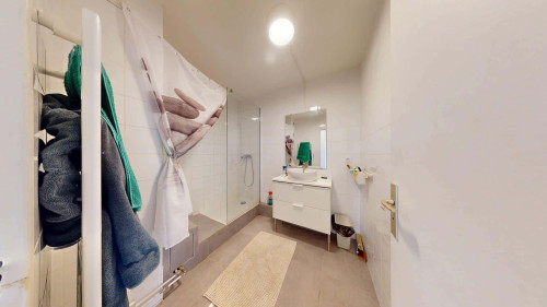 Room in Rue Joliot Curie, Tassin-la-Demi-Lune for 78 m² with 4 bedrooms - Gallery - 7