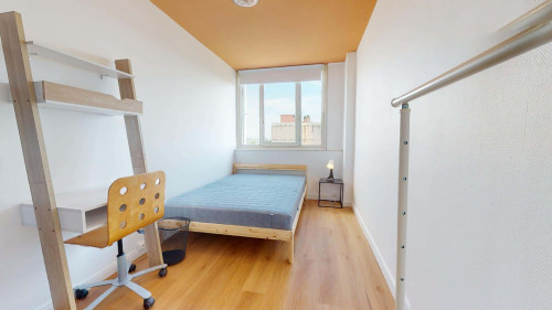 Room in Rue Edouard Branly, Bron for 86 m² with 5 bedrooms - Gallery - 18