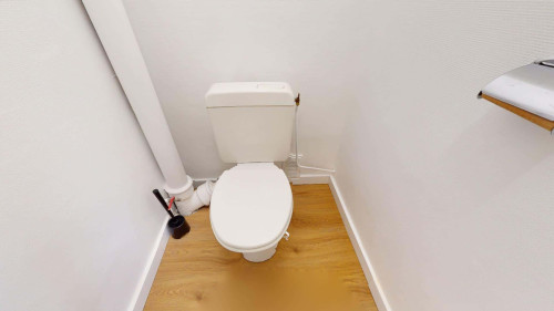 Room in Rue Edouard Branly, Bron for 86 m² with 5 bedrooms