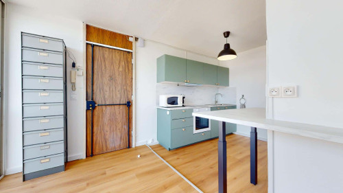 Room in Rue Edouard Branly, Bron for 86 m² with 5 bedrooms - Gallery - 15