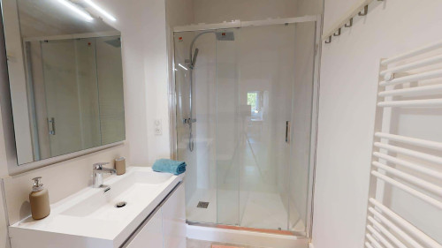Room in Rue Berchet, Lyon for 120 m² with 6 bedrooms
