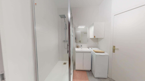 Room in Rue Berchet, Lyon for 120 m² with 6 bedrooms