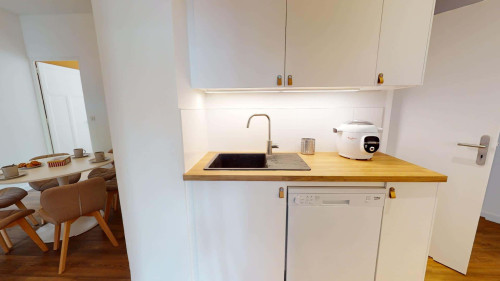 Room in Rue Berchet, Lyon for 120 m² with 6 bedrooms - Gallery - 12