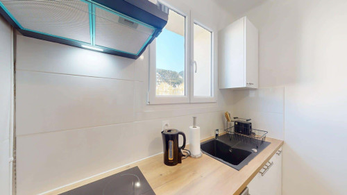 Room in Boulevard Docteur Charles Barnier, Toulon for 69 m² with 3 bedrooms