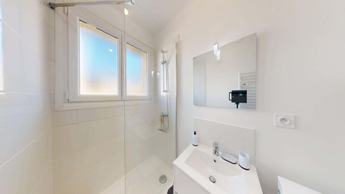 Room in Boulevard Docteur Charles Barnier, Toulon for 69 m² with 3 bedrooms - Gallery - 5
