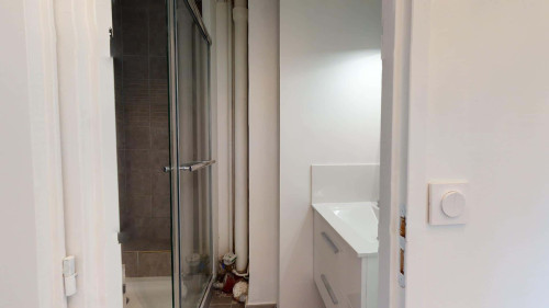 Room in Rue de Saint Cyr, Lyon for 85 m² with 6 bedrooms - Gallery - 8