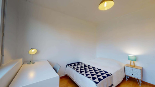Room in Rue de Saint Cyr, Lyon for 85 m² with 6 bedrooms - Gallery - 18