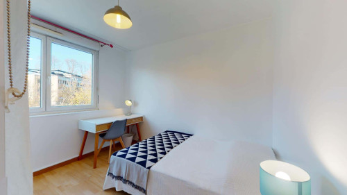 Room in Rue de Saint Cyr, Lyon for 85 m² with 6 bedrooms - Gallery - 10