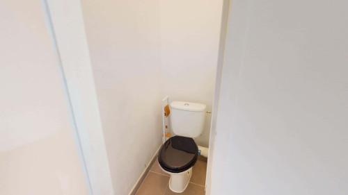 Room in Rue de Saint Cyr, Lyon for 85 m² with 6 bedrooms