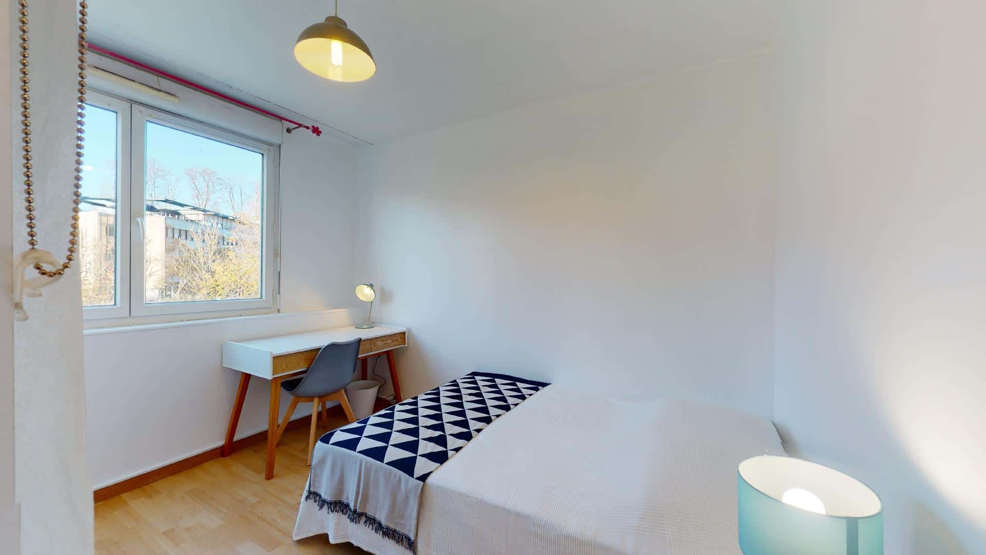 Room In Rue De Saint Cyr, Lyon For 85 M² With 6 Bedrooms - 1