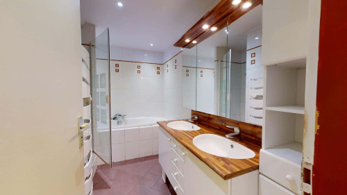 Room in Avenue Paul Santy, Lyon for 122 m² with 7 bedrooms - Gallery - 7