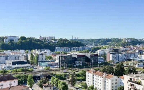 Room in Rue de Saint Cyr, Lyon for 75 m² with 4 bedrooms