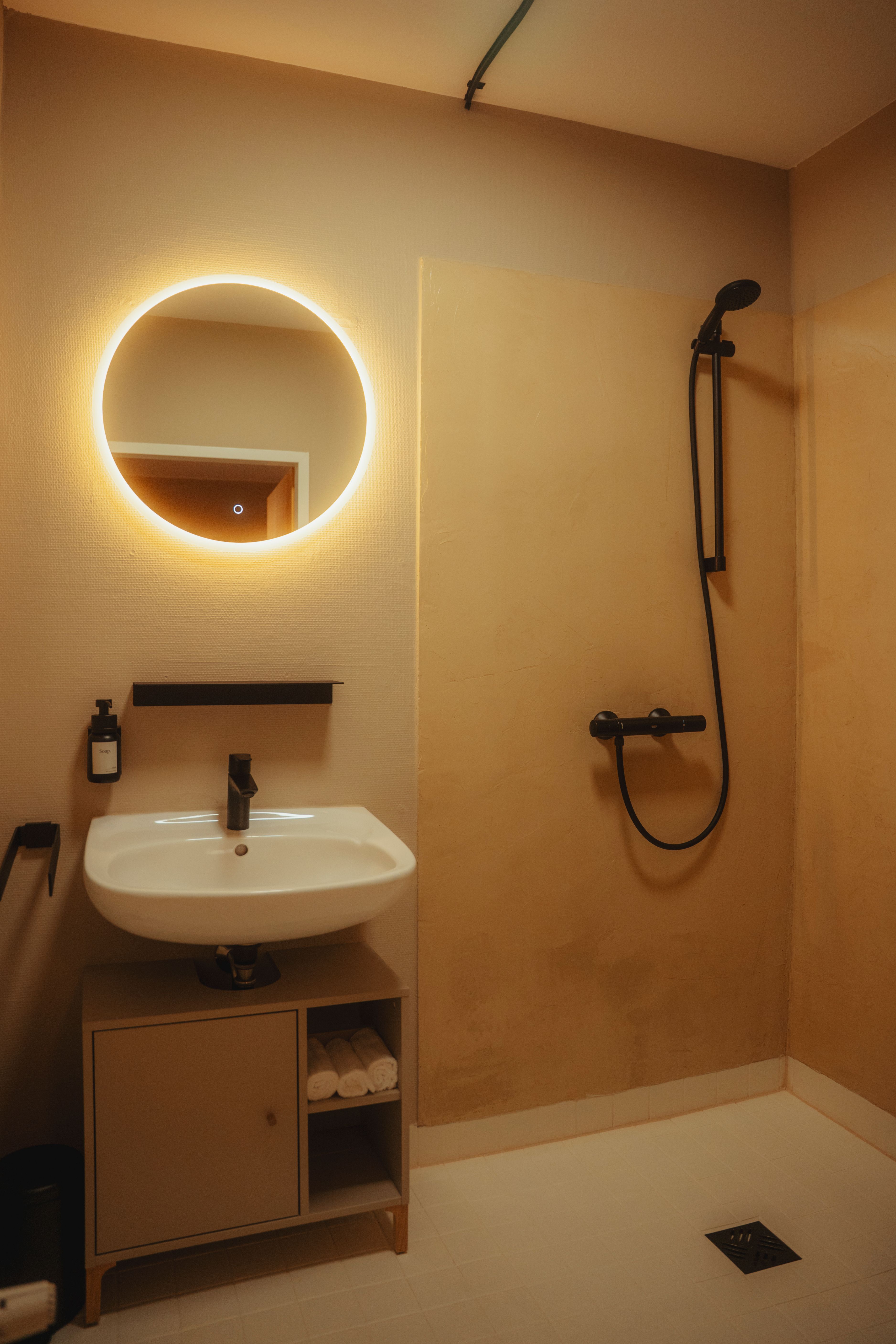 RICH Apartments – Modern Business Apartment With Parking In Bielefeld City Center - 3
