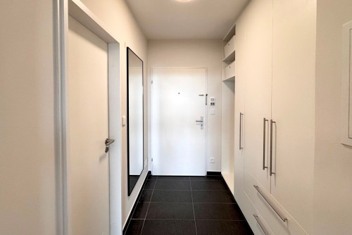 Move in with just your suitcases…Fully furnished studio, incl. kitchen, furniture, electricity, internet - Gallery - 9
