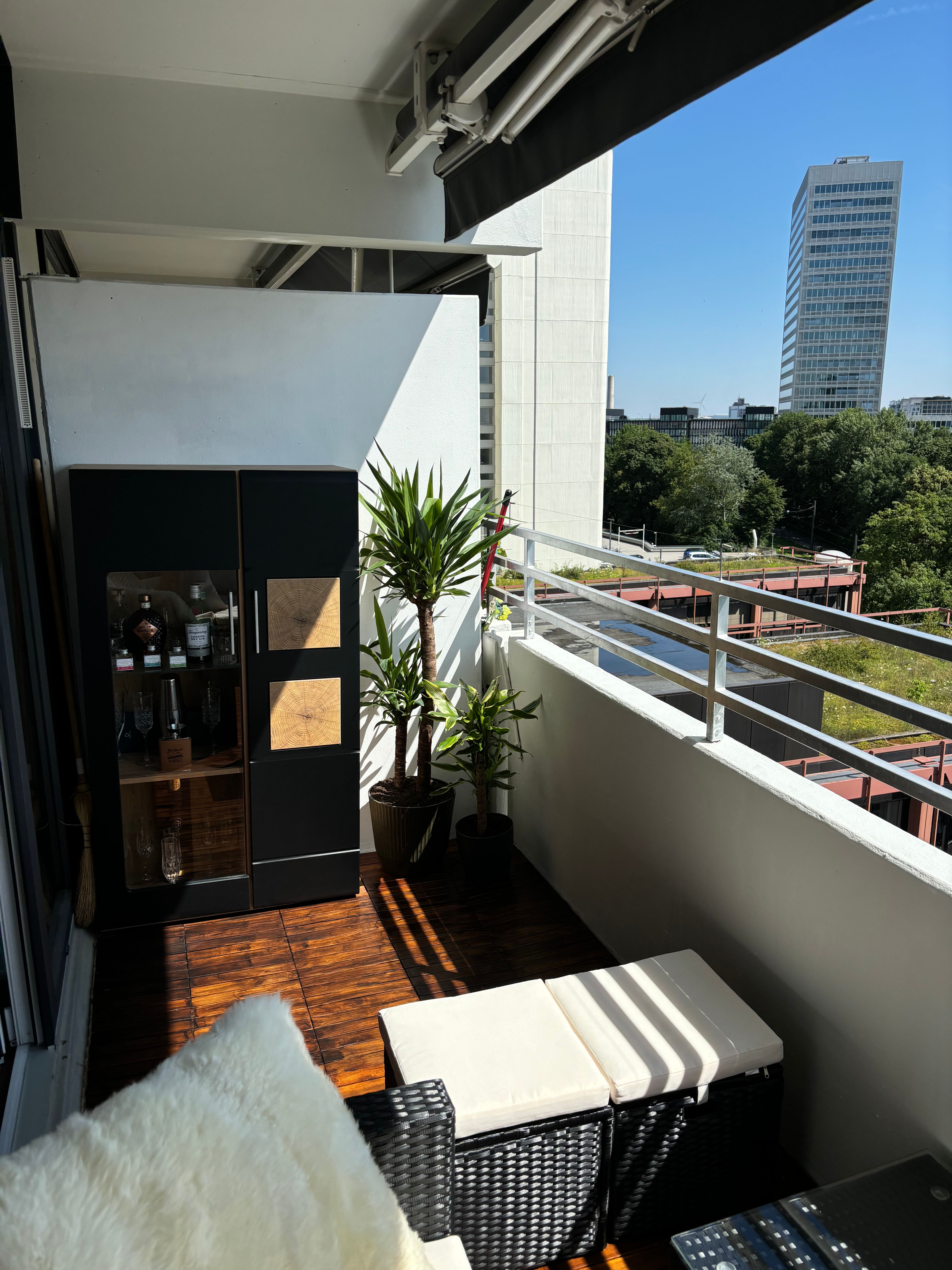 Bright & Modern Studio In Schwabing | Top Location | Great View - 2