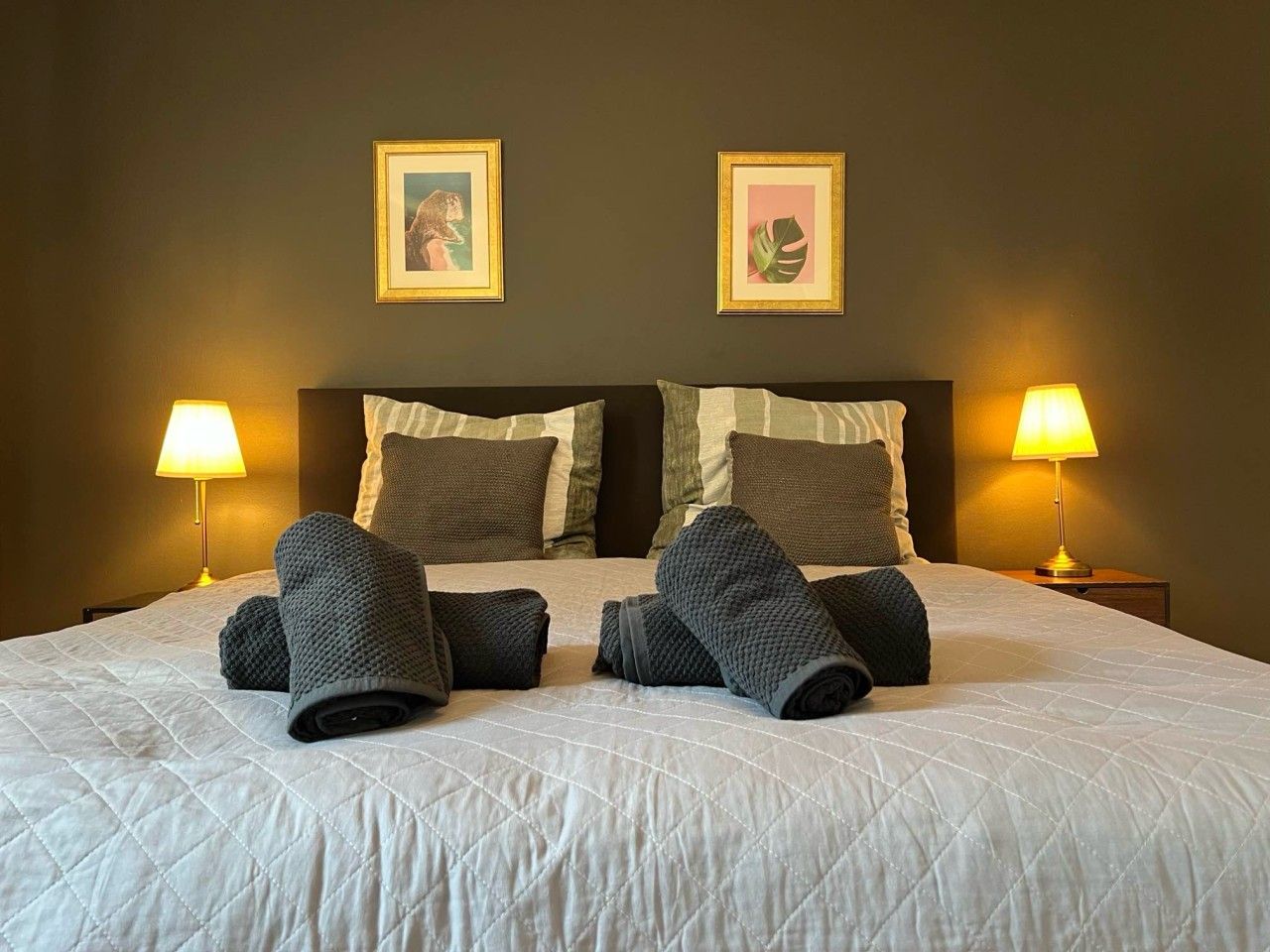 Boutique Living I Stylish Fully Furnished Two Room Flat - 15
