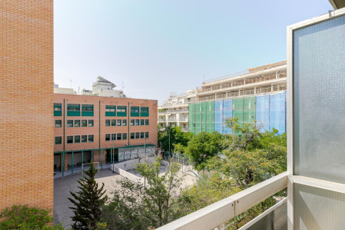 Welcoming 2-bedroom flat near the Megaro Moussikis subway station