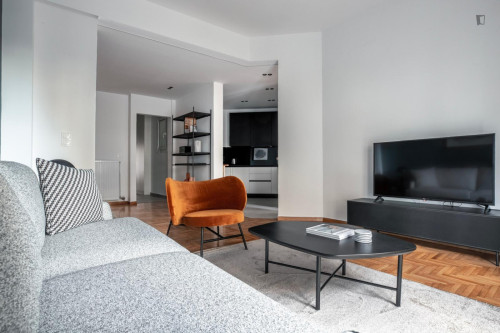 Inviting 2-bedroom flat near the University of Economics and Business - Gallery - 12