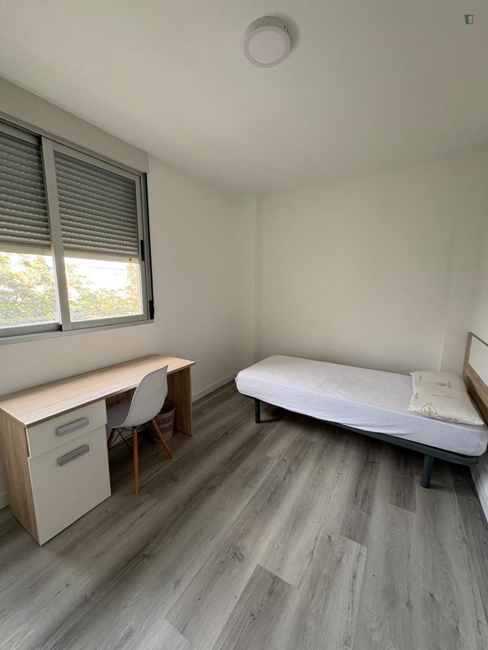 Amazing Single Bedroom Close To EOI Castelló De La Plana - 1