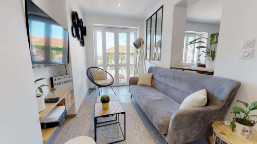 Room in Rue Jules Cambon, Lyon for 120 m² with 5 bedrooms