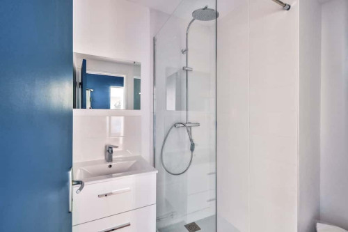 Room in Rue Abel Antoune, Le Bouscat for 70 m² with 3 bedrooms