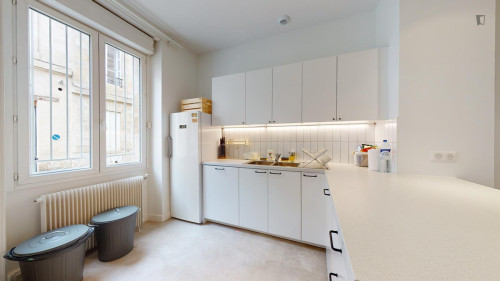 Cosy single ensuite bedroom with a kitchenette near Palais Gallien - Gallery - 6