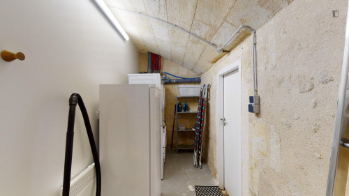 Cosy single ensuite bedroom with a kitchenette near Palais Gallien - Gallery - 15