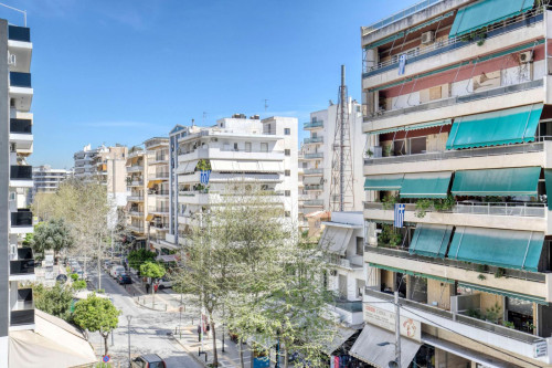 Bright 2-bedroom flat in Paleo Faliro