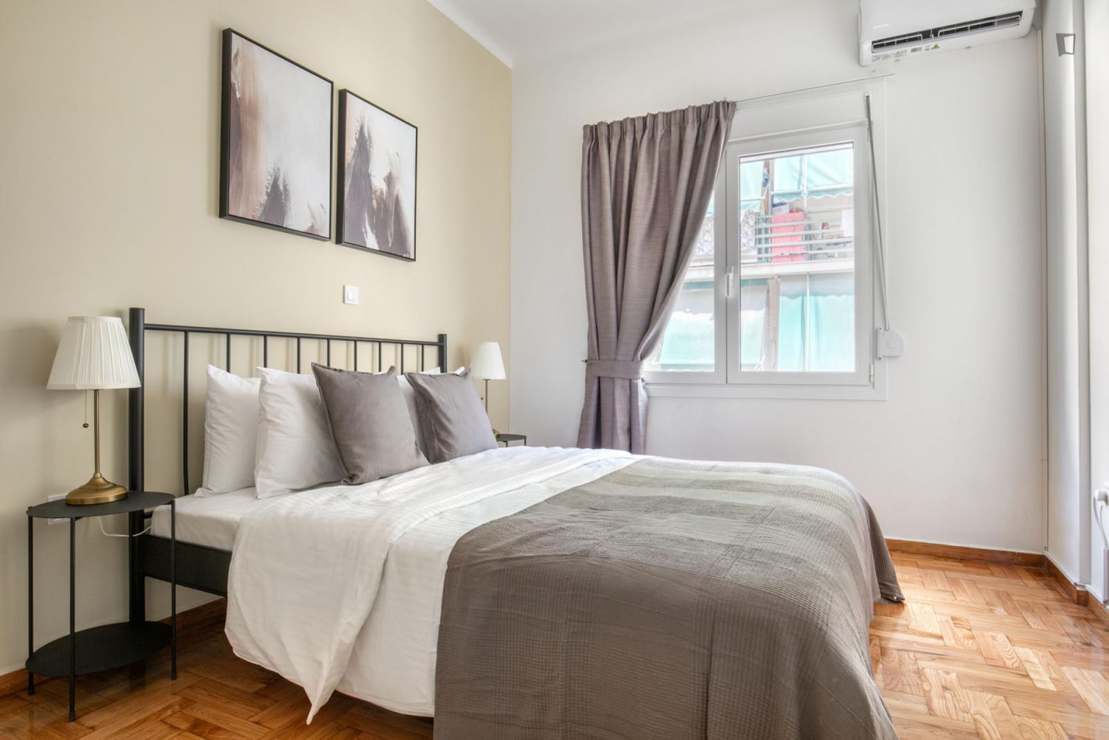 Inviting 1-Bedroom Flat Near The Evangelismos Subway Station - 1