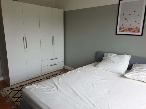 Room in Rue Claude Jusseaud, Sainte-Foy-lès-Lyon for 115 m² with 5 bedrooms