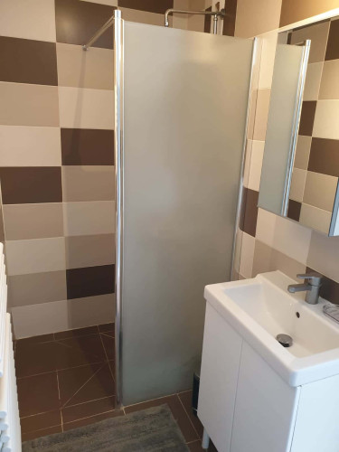 Room in Rue Claude Jusseaud, Sainte-Foy-lès-Lyon for 115 m² with 5 bedrooms
