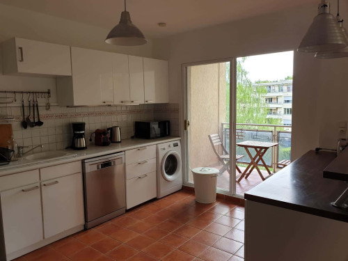 Room in Rue Claude Jusseaud, Sainte-Foy-lès-Lyon for 115 m² with 5 bedrooms