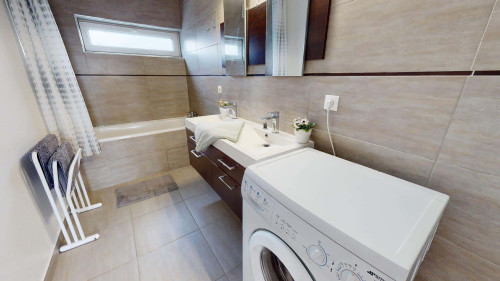 Room in Avenue Raymond de Veyssière, Écully for 81 m² with 5 bedrooms