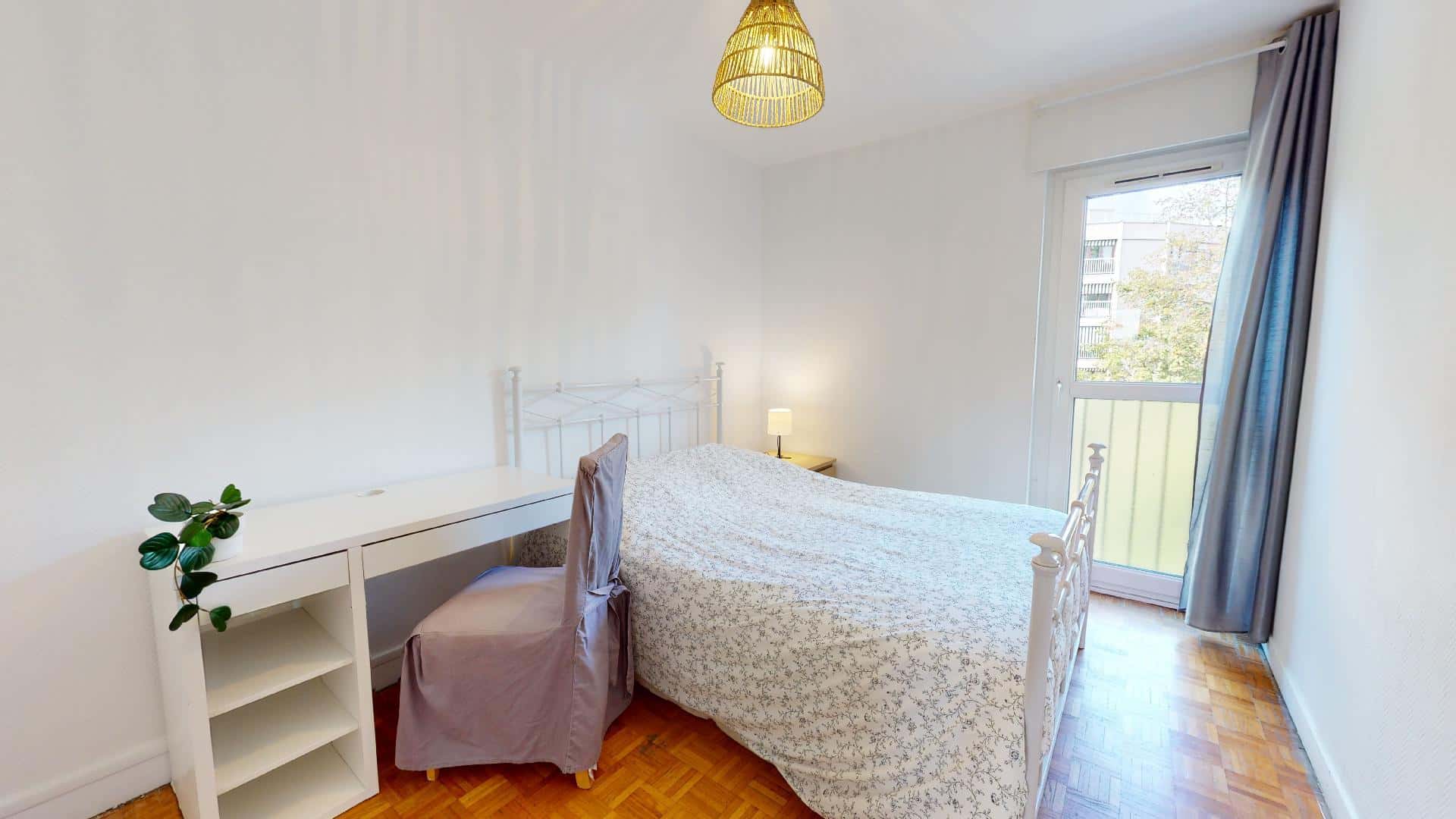 Room In Avenue Raymond De Veyssière, Écully For 81 M² With 5 Bedrooms - 1