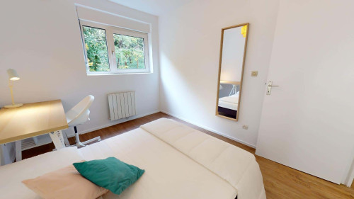 Room in Avenue du 25ème Régiment de Tirailleurs Sénégalais, Lyon for 80 m² with 4 bedrooms