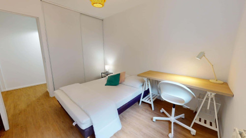 Room in Avenue du 25ème Régiment de Tirailleurs Sénégalais, Lyon for 80 m² with 4 bedrooms