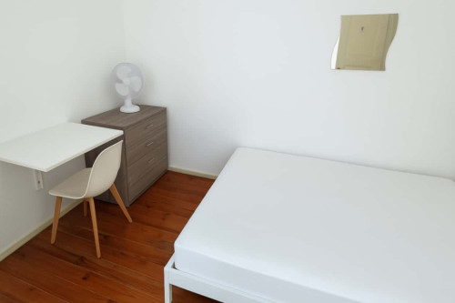 Quarto com cama de casal em apartamento com 6 quartos - FLAT SM - SM06