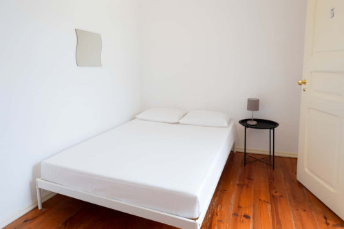 Quarto com cama de casal em apartamento com 6 quartos - FLAT SM - SM06