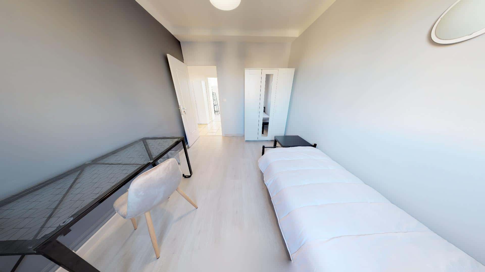 Room In Rue Xavier Privas, Lyon For 92 M² With 5 Bedrooms - 1