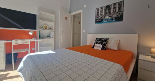Pleasant double bedroom in Quartiere X Ostiense