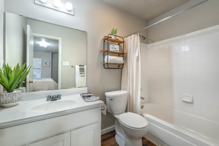 2 Bedroom - 2 Bath Shared Bedroom ( Furnished ) - Cambridge Oaks, UH Housing - Gallery - 5